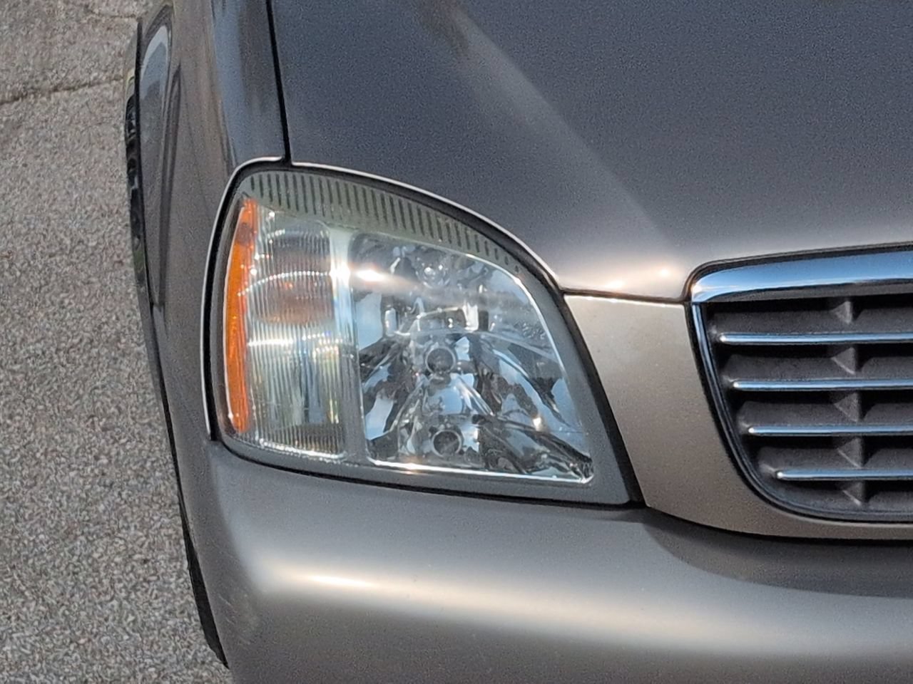 Used 2004 Cadillac De Ville FWD image 9