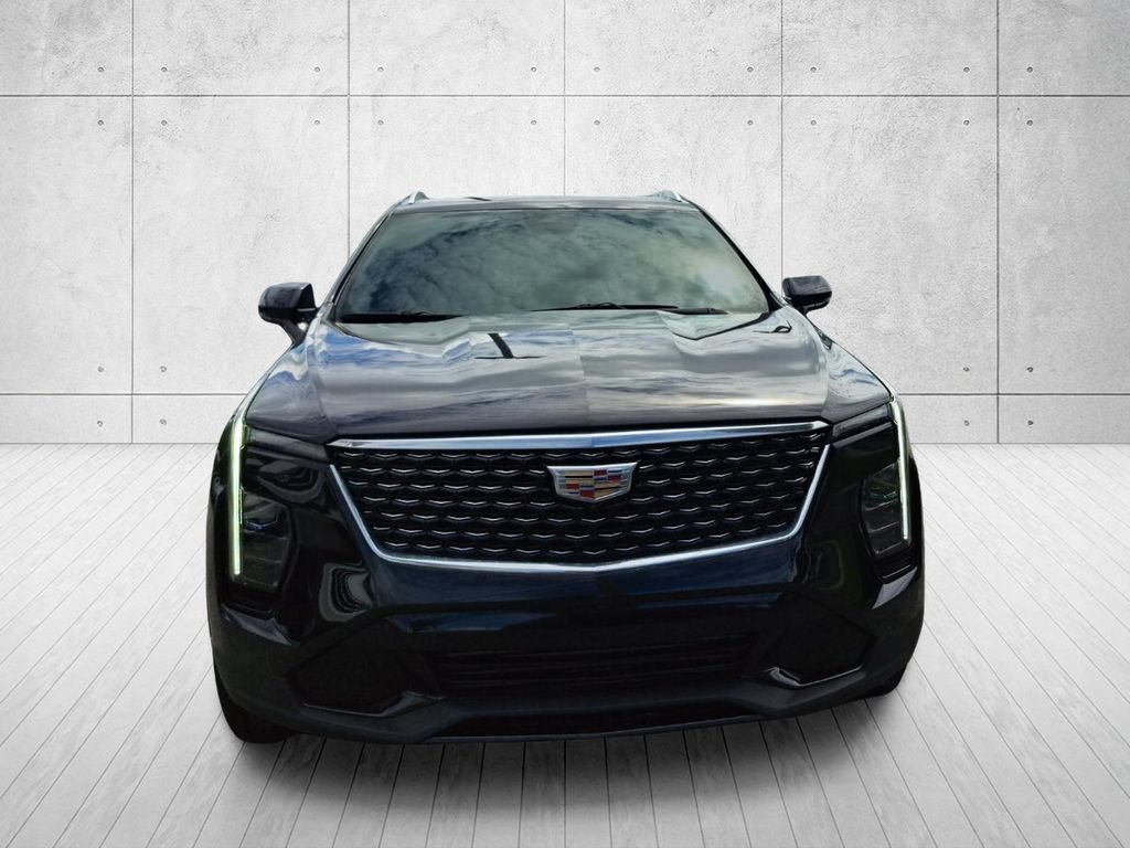 Used 2025 Cadillac XT4 Premium Luxury FWD image 2