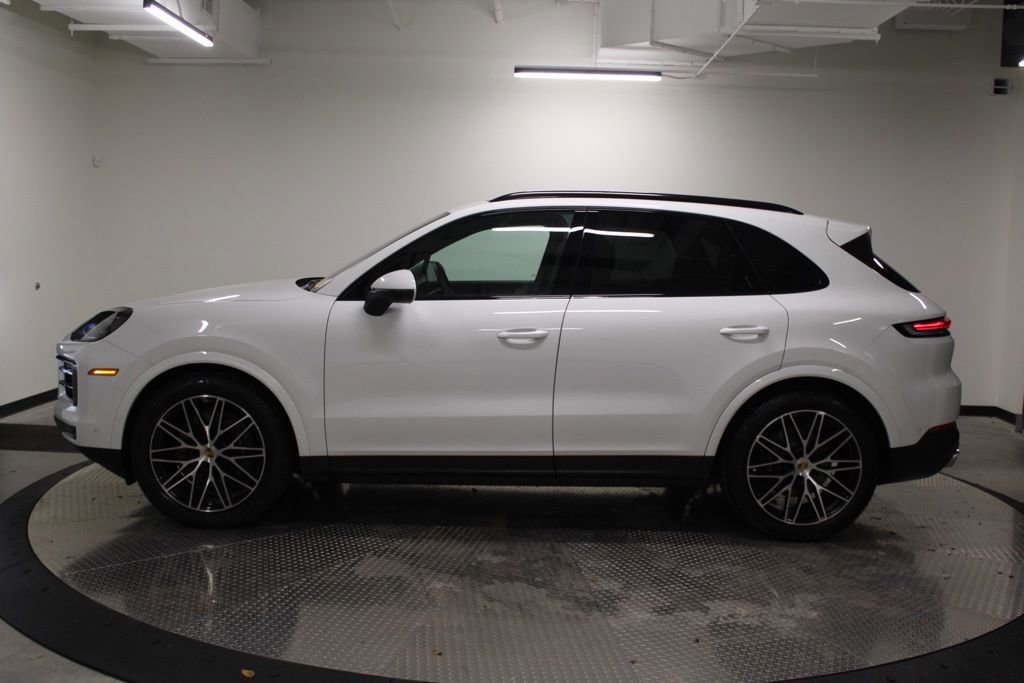 Certified 2025 Porsche Cayenne AWD/4WD image 2