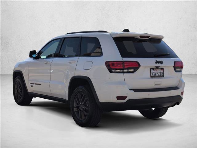 Used 2016 Jeep Grand Cherokee Laredo 75th Anniversary image 8
