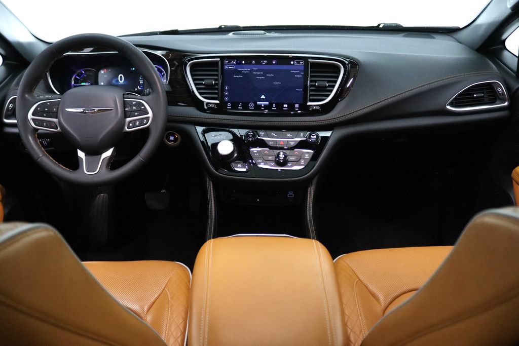 Used 2023 Chrysler Pacifica Pinnacle FWD image 19