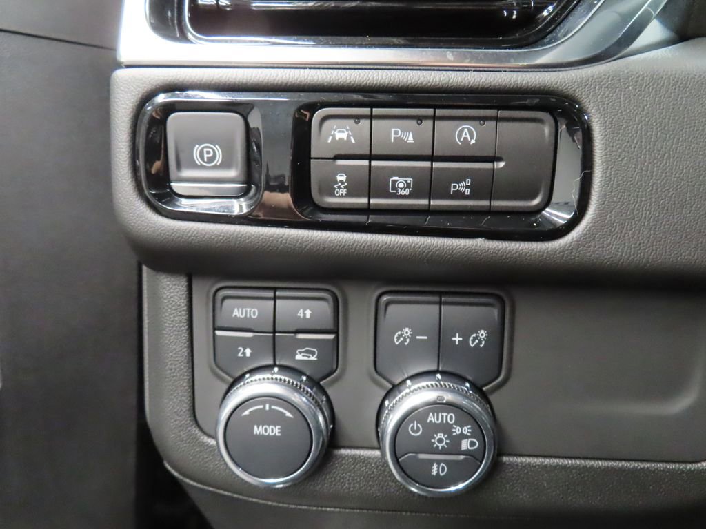 Used 2025 GMC Yukon Denali w/ Sun & Power Step Package image 47