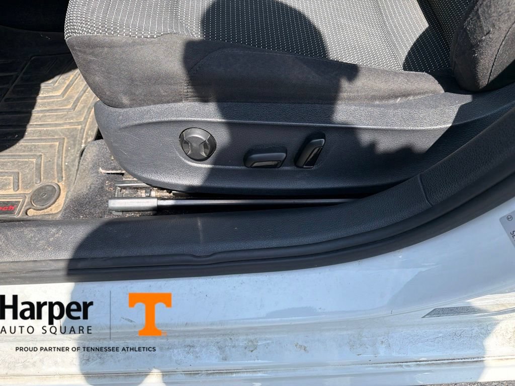 Used 2018 Volkswagen Passat 2.0T S w/ Driver Assistance Package FWD image 16