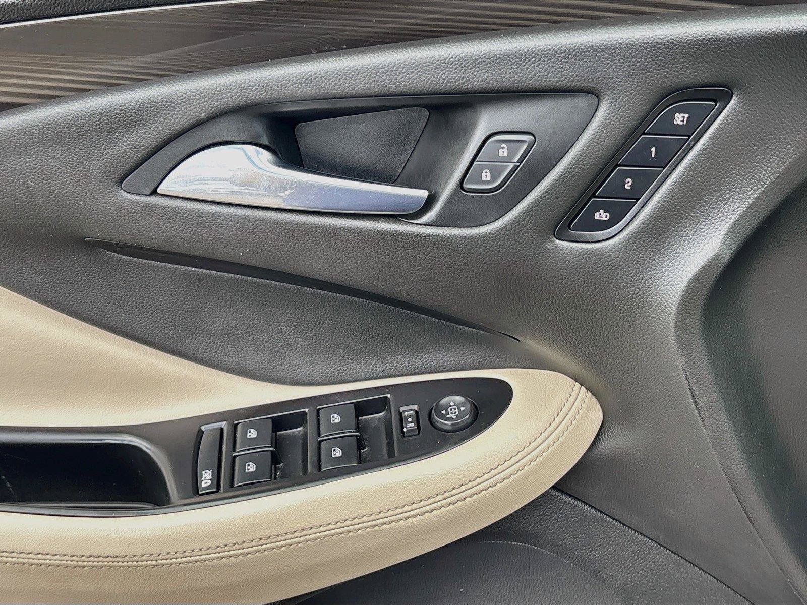 Used 2019 Buick Envision Essence AWD/4WD image 18