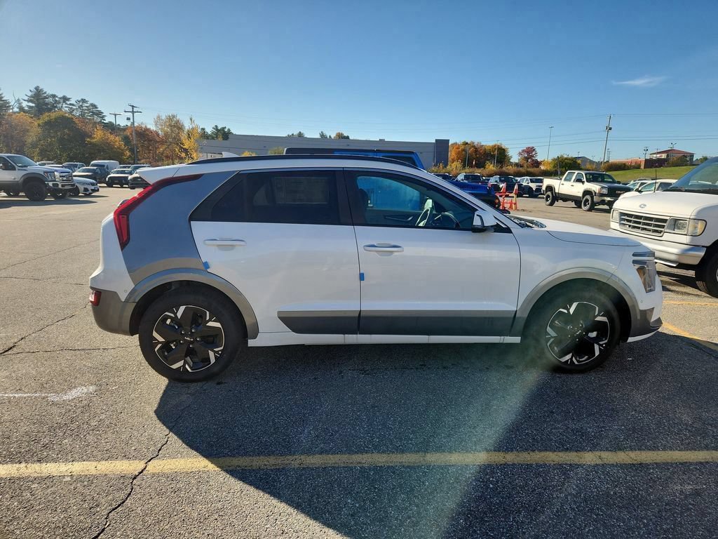 New 2025 Kia Niro Wave w/ Wave Preserve Package FWD image 8