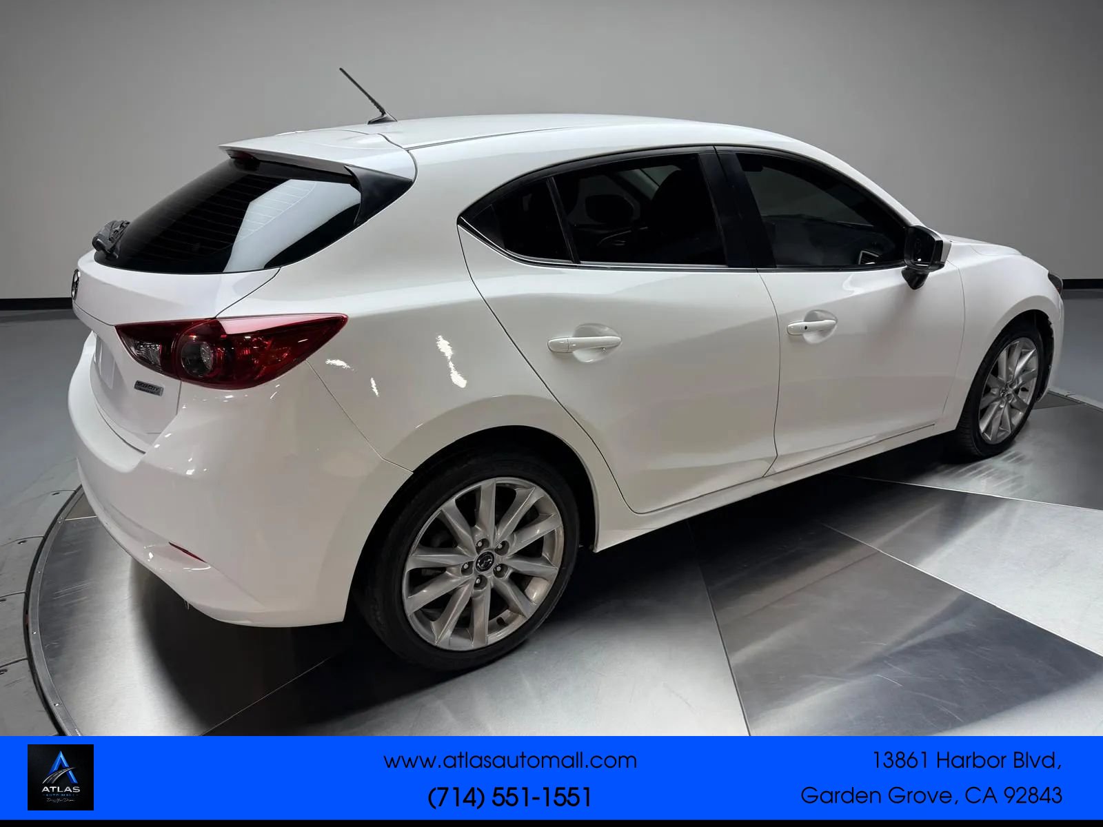 Used 2017 MAZDA MAZDA3 Touring FWD image 2