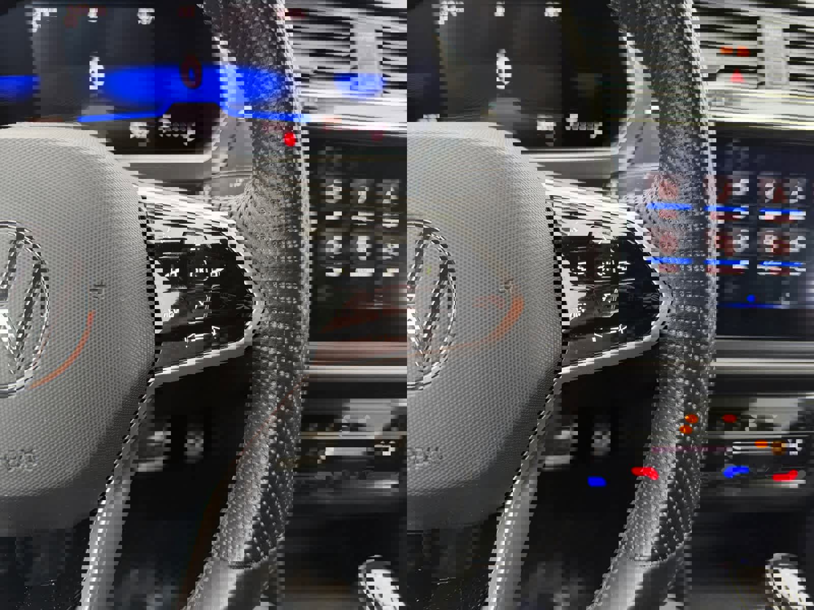 Used 2022 Volkswagen Tiguan SE R-Line image 22