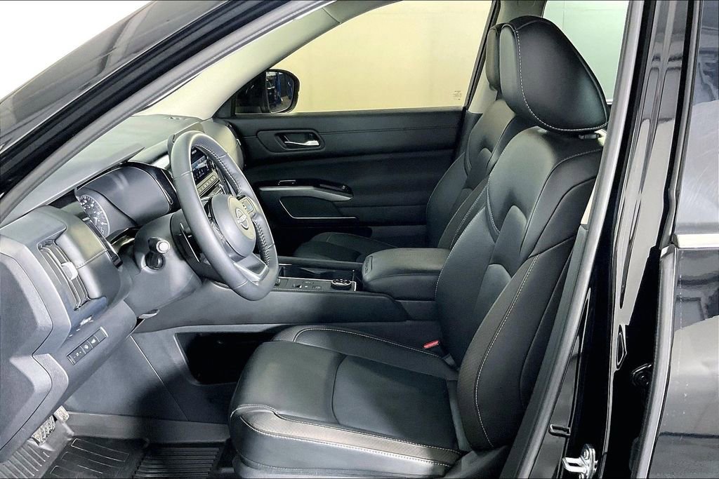 Used 2025 Nissan Pathfinder SL w/ Black Appearance Package image 36