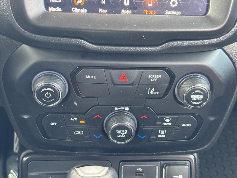 Used 2023 Jeep Renegade Trailhawk image 14