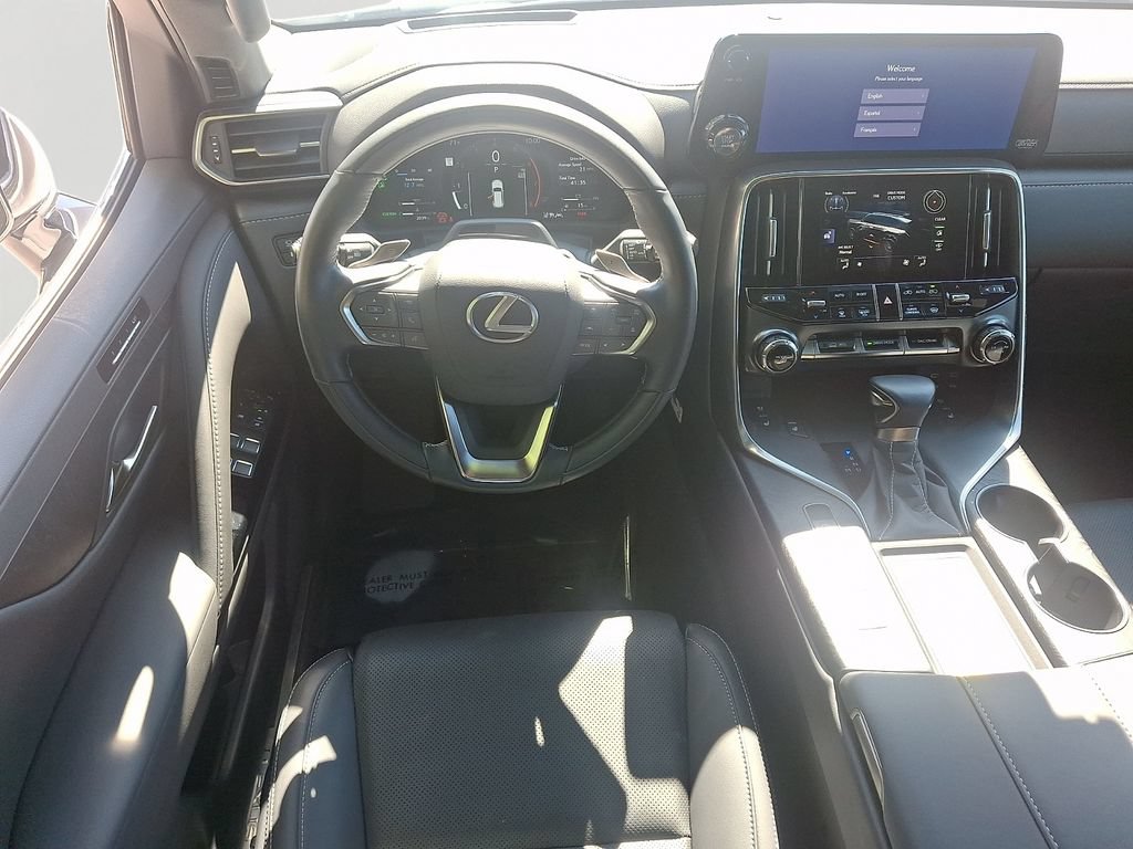 Used 2025 Lexus LX 600 4WD w/ Accessory Package (2T) image 13