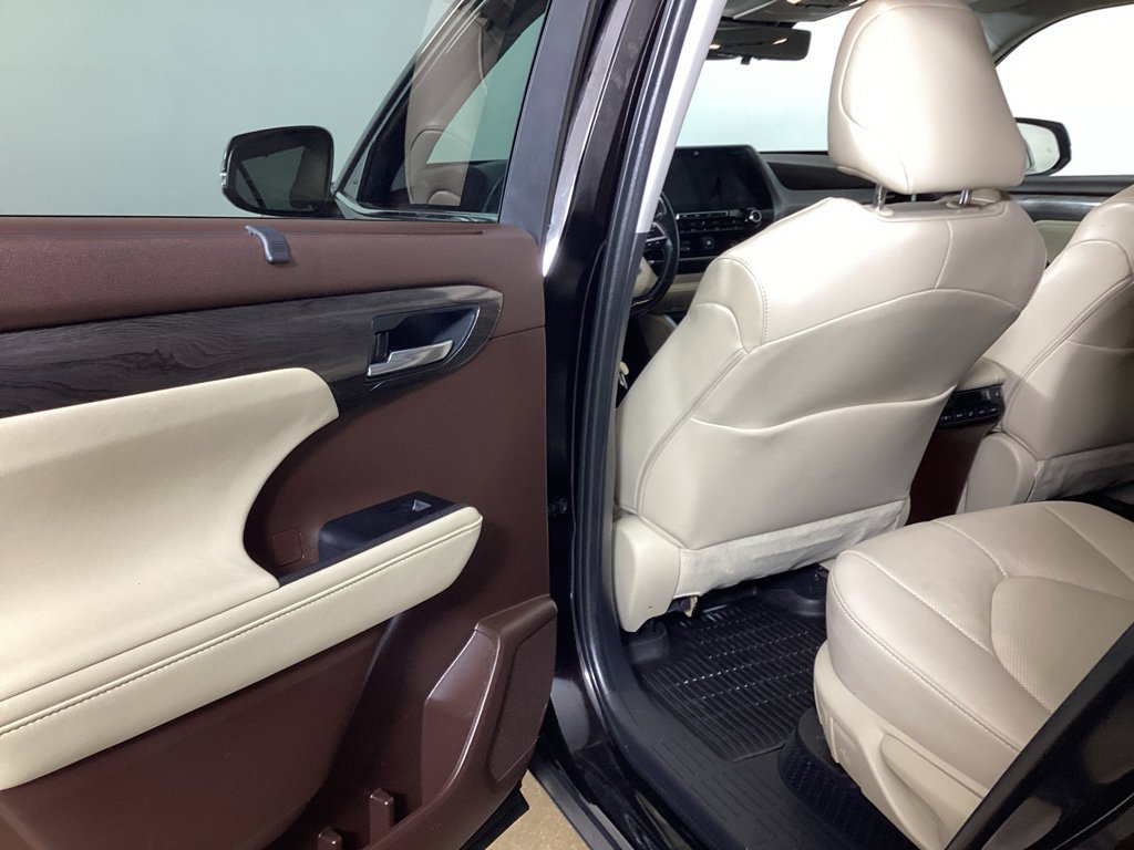 Used 2021 Toyota Highlander Platinum AWD/4WD image 24