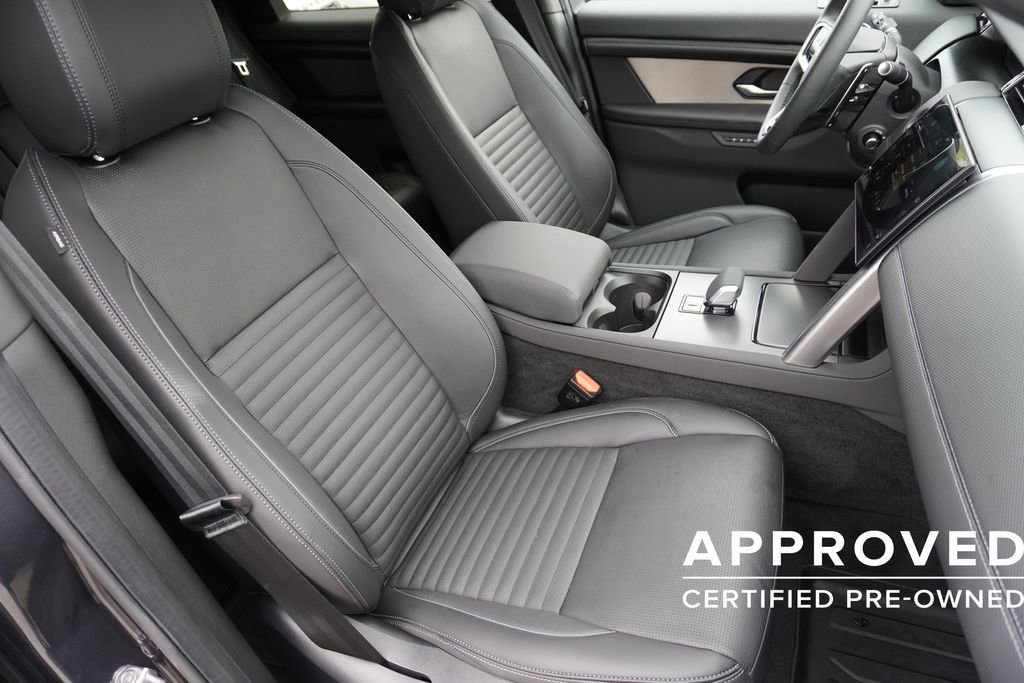 Used 2025 Land Rover Discovery Sport Dynamic SE image 24