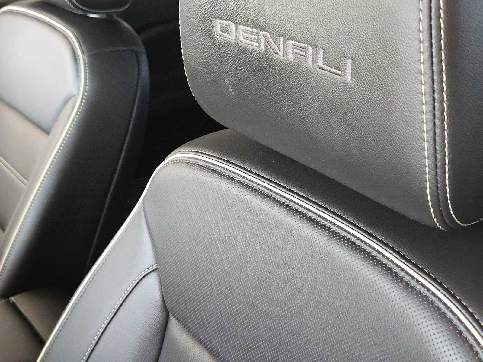 Used 2021 GMC Acadia Denali w/ Denali Technology Package image 16