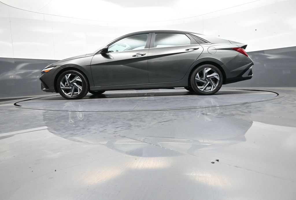 Used 2024 Hyundai Elantra Limited FWD image 32
