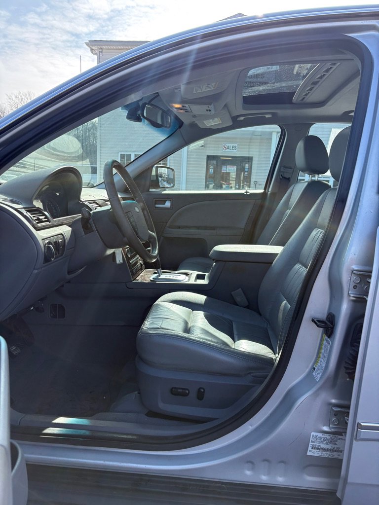 Used 2005 Ford Five Hundred SEL image 9