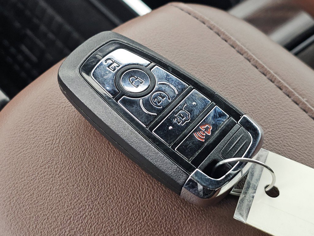 Used 2025 Lincoln Navigator Reserve image 35