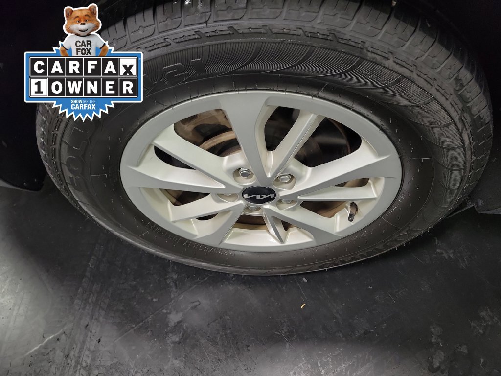 Used 2022 Kia Carnival LX FWD image 11
