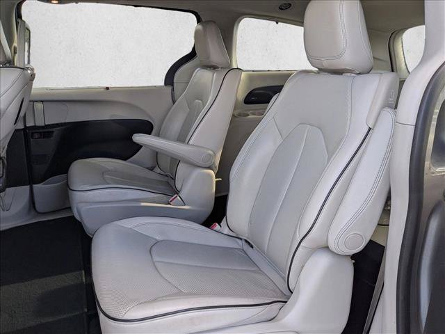 Used 2017 Chrysler Pacifica Platinum FWD image 20