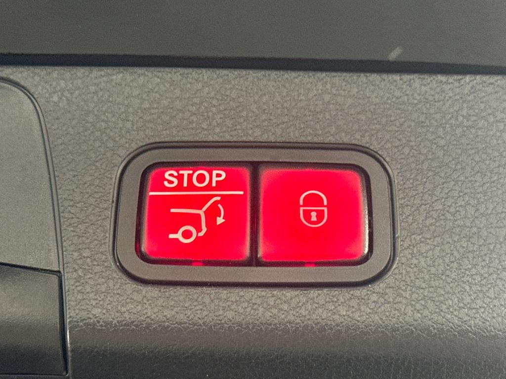 Certified 2025 Mercedes-Benz GLB 250 4MATIC image 21