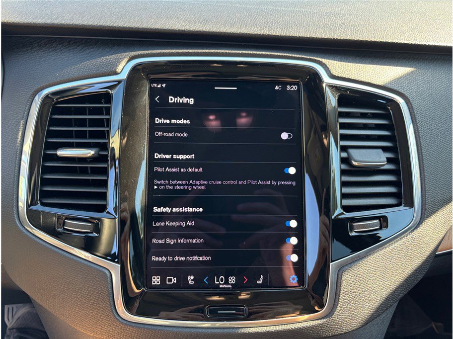 Used 2023 Volvo XC90 B5 Plus Bright image 36