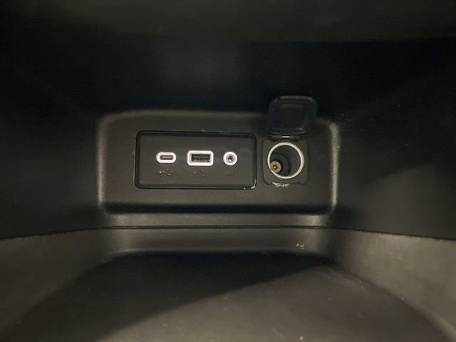 Used 2020 Chevrolet Equinox LT w/ Driver Convenience Package image 18