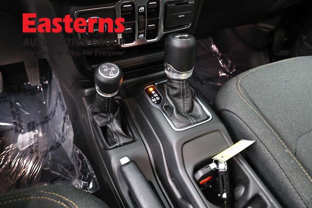 Used 2025 Jeep Wrangler Unlimited Sahara AWD/4WD image 13