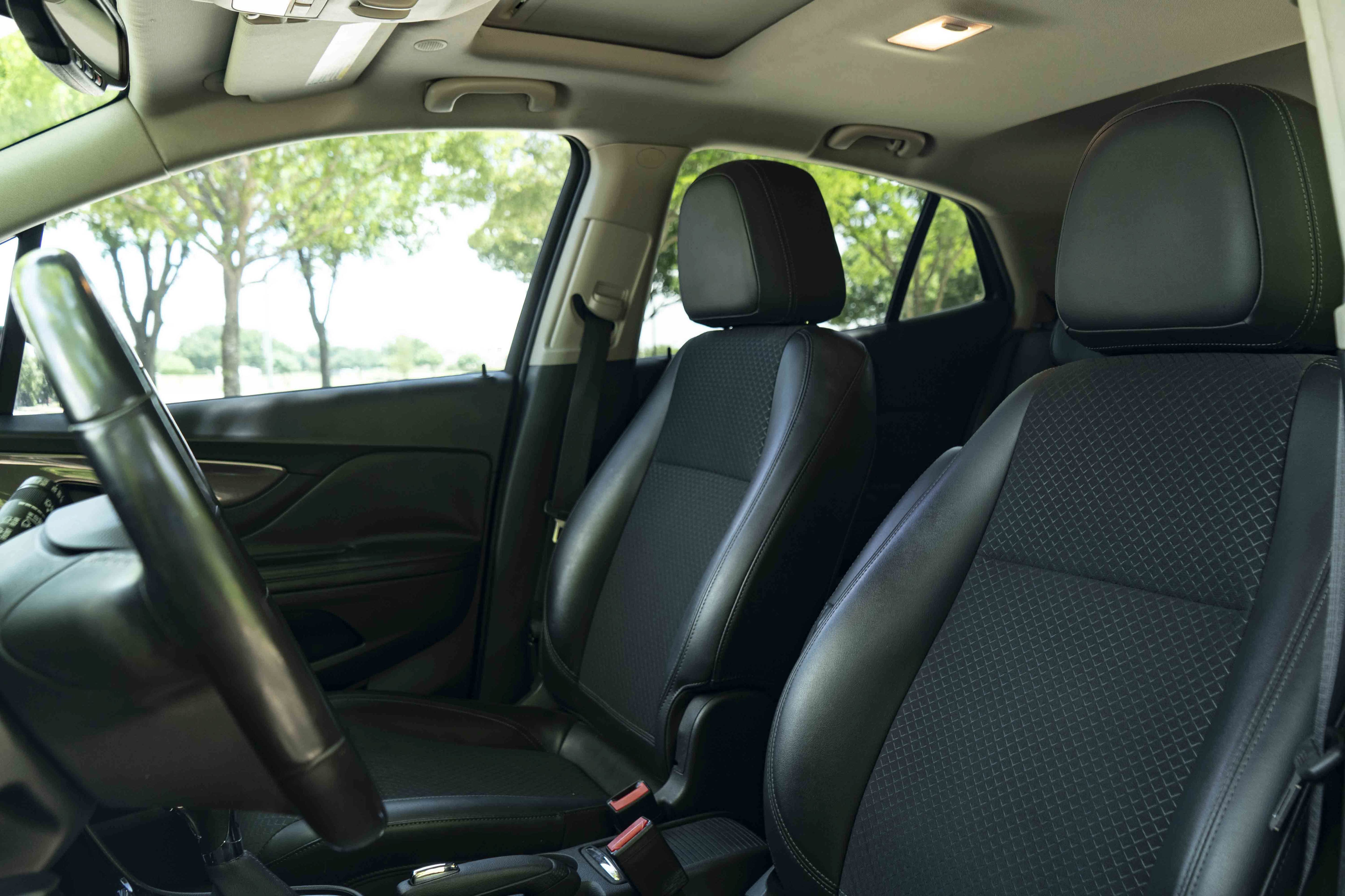 Used 2018 Buick Encore Preferred w/ Experience Buick Package FWD image 17