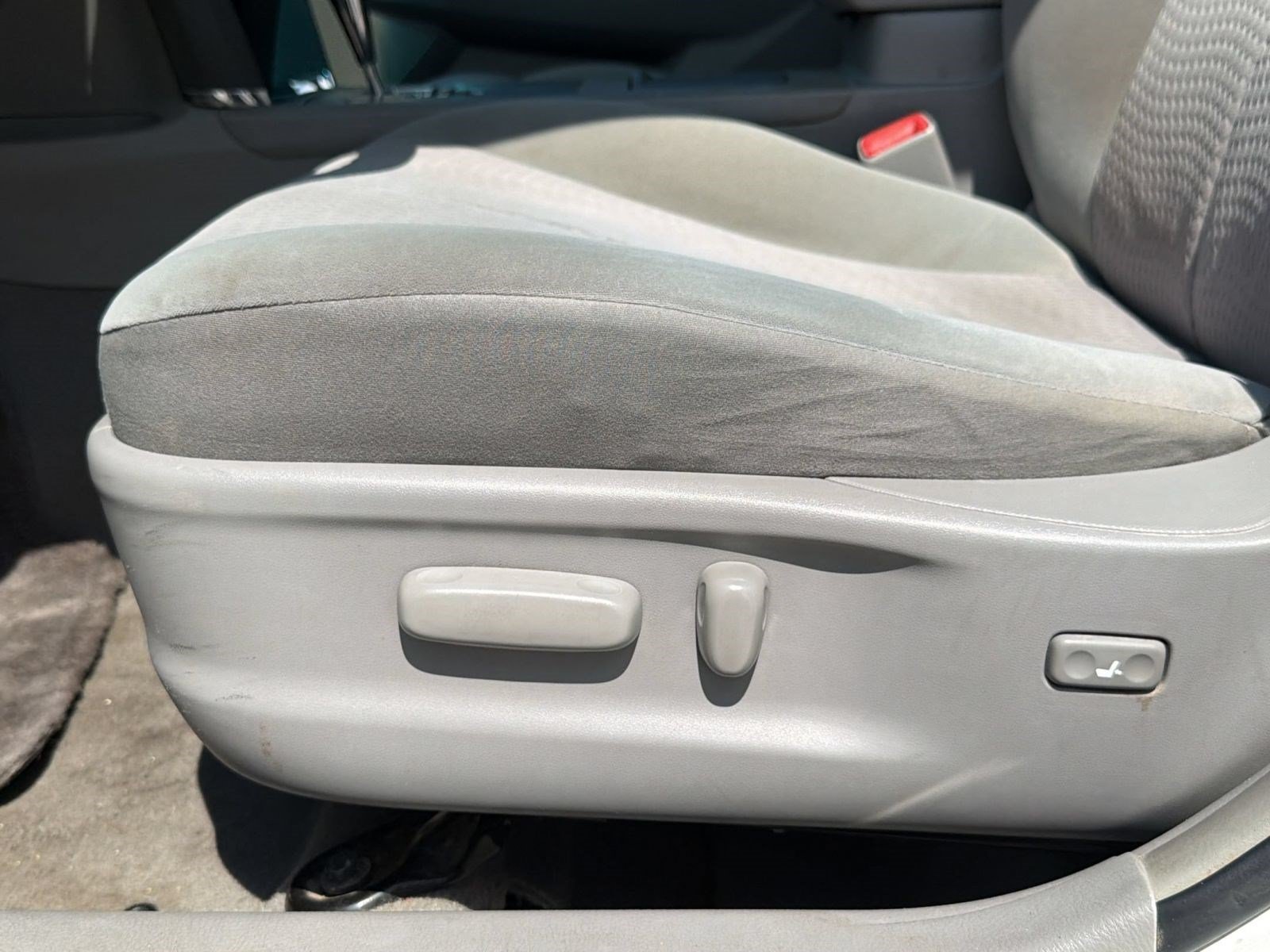 Used 2011 Toyota Camry LE FWD image 15