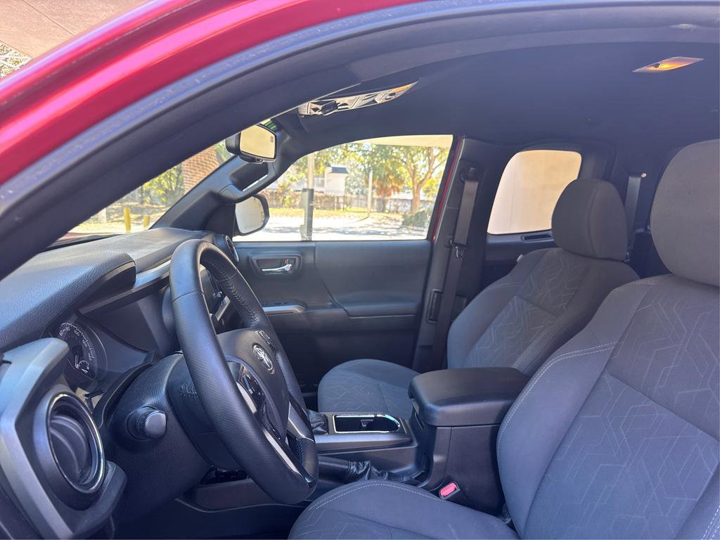 Used 2017 Toyota Tacoma TRD Off-Road w/ Premium & Technology Package image 9