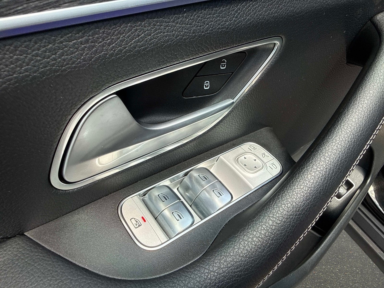 Certified 2025 Mercedes-Benz GLE 450e 4MATIC image 17