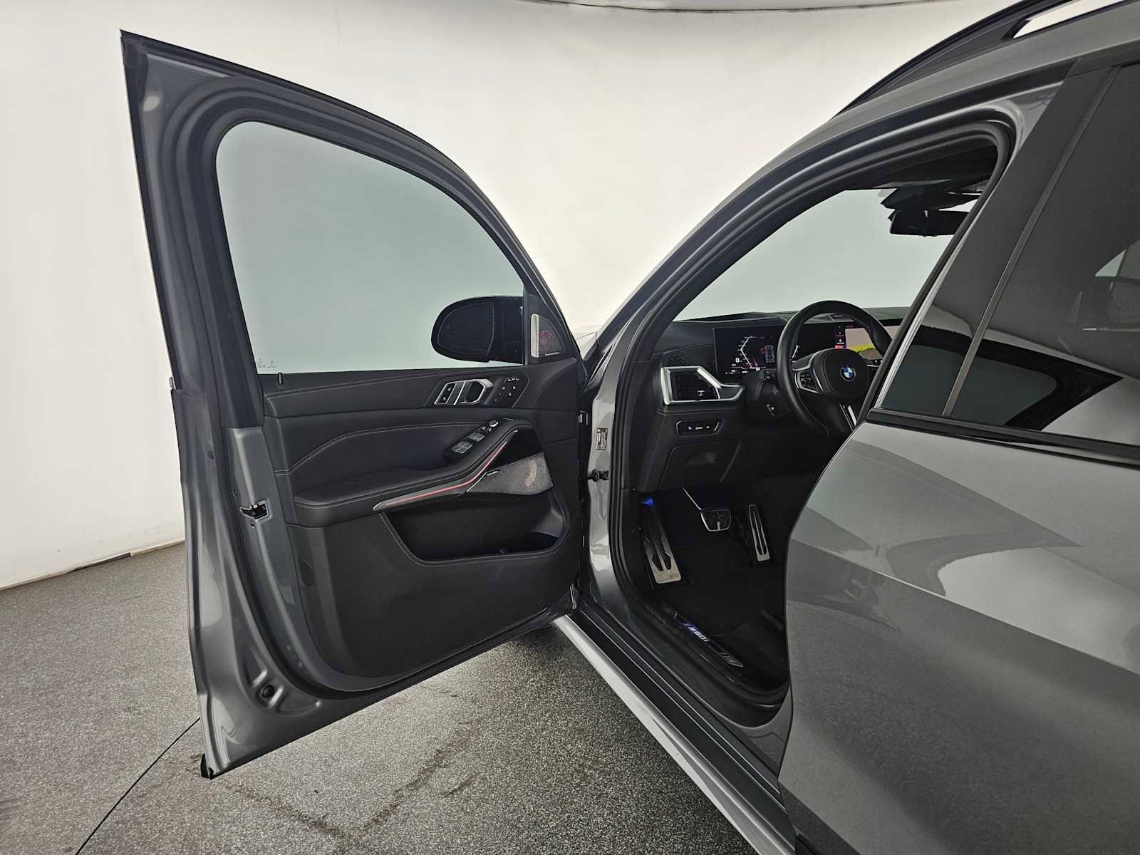 Used 2024 BMW X7 M60i w/ Executive Package image 22