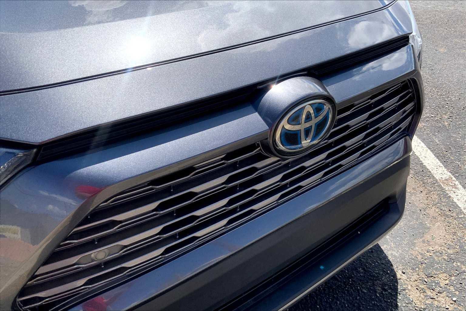 Used 2023 Toyota RAV4 Limited image 26