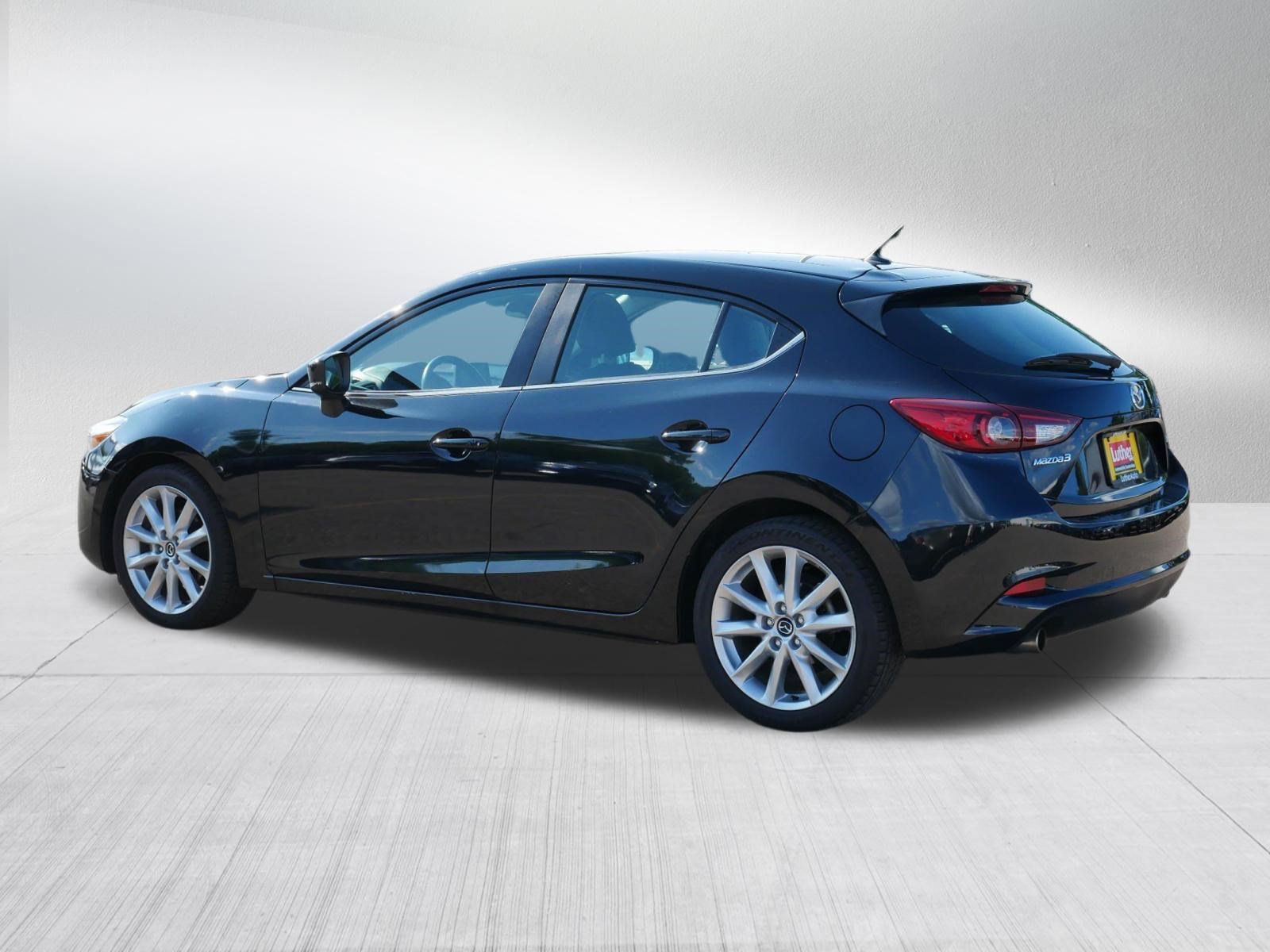 Used 2017 MAZDA MAZDA3 Touring FWD image 5