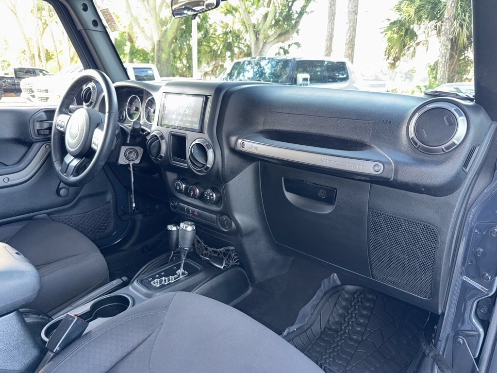 Used 2018 Jeep Wrangler Sport AWD/4WD image 18