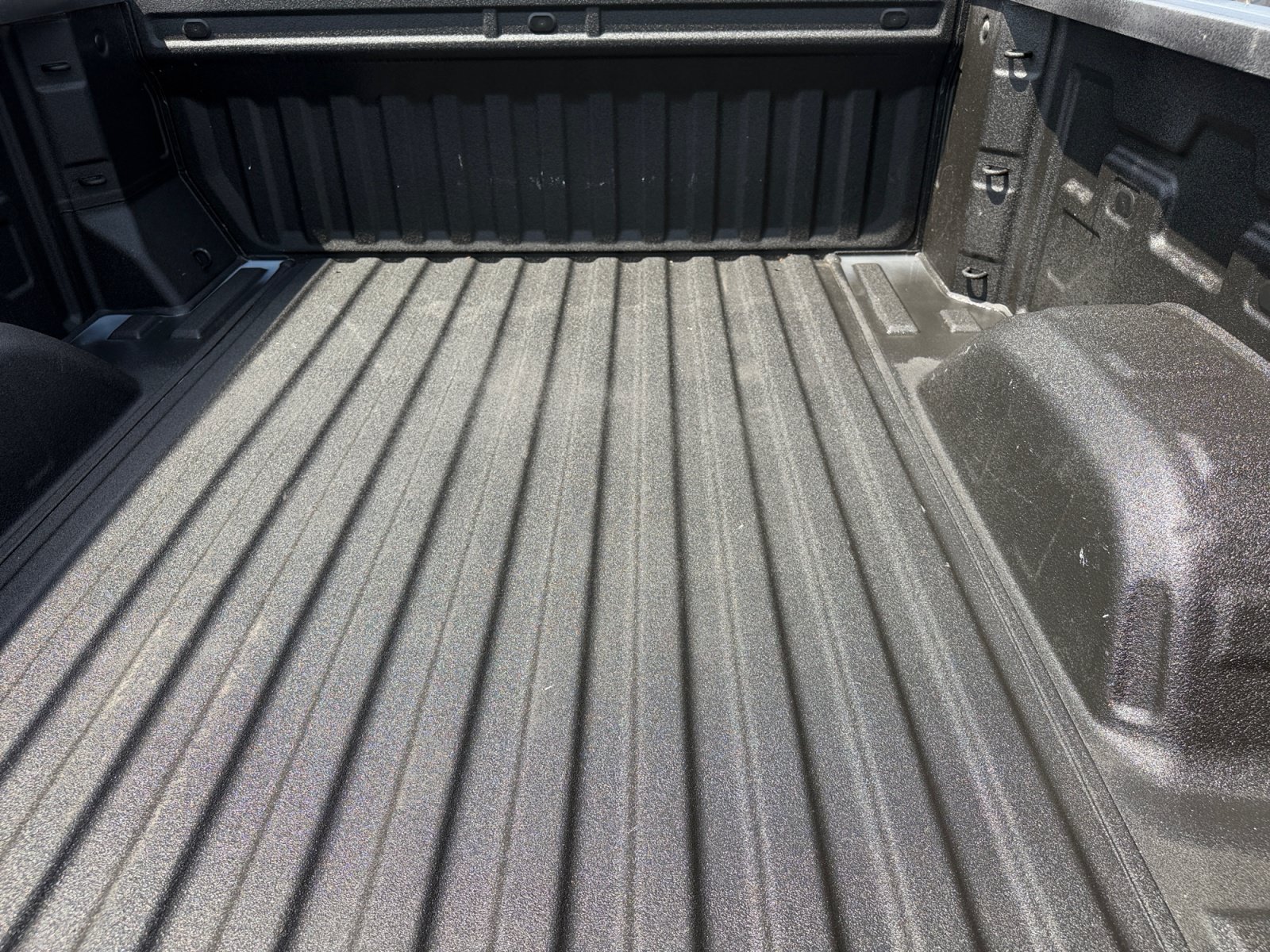 Used 2024 GMC Sierra 1500 Pro w/ Graphite Edition AWD/4WD image 9