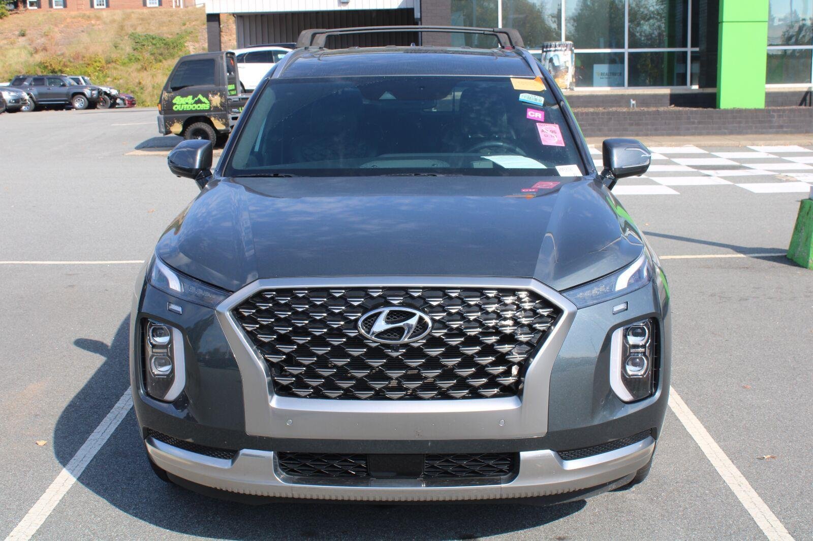 Used 2022 Hyundai Palisade Calligraphy w/ Cargo Package FWD image 2