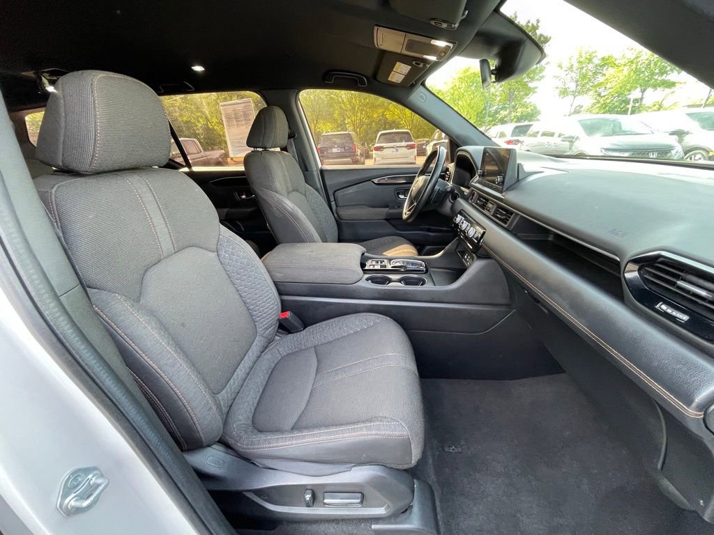 Certified 2025 Honda Pilot Sport image 32