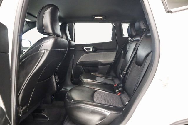 Used 2023 Jeep Compass Latitude image 28