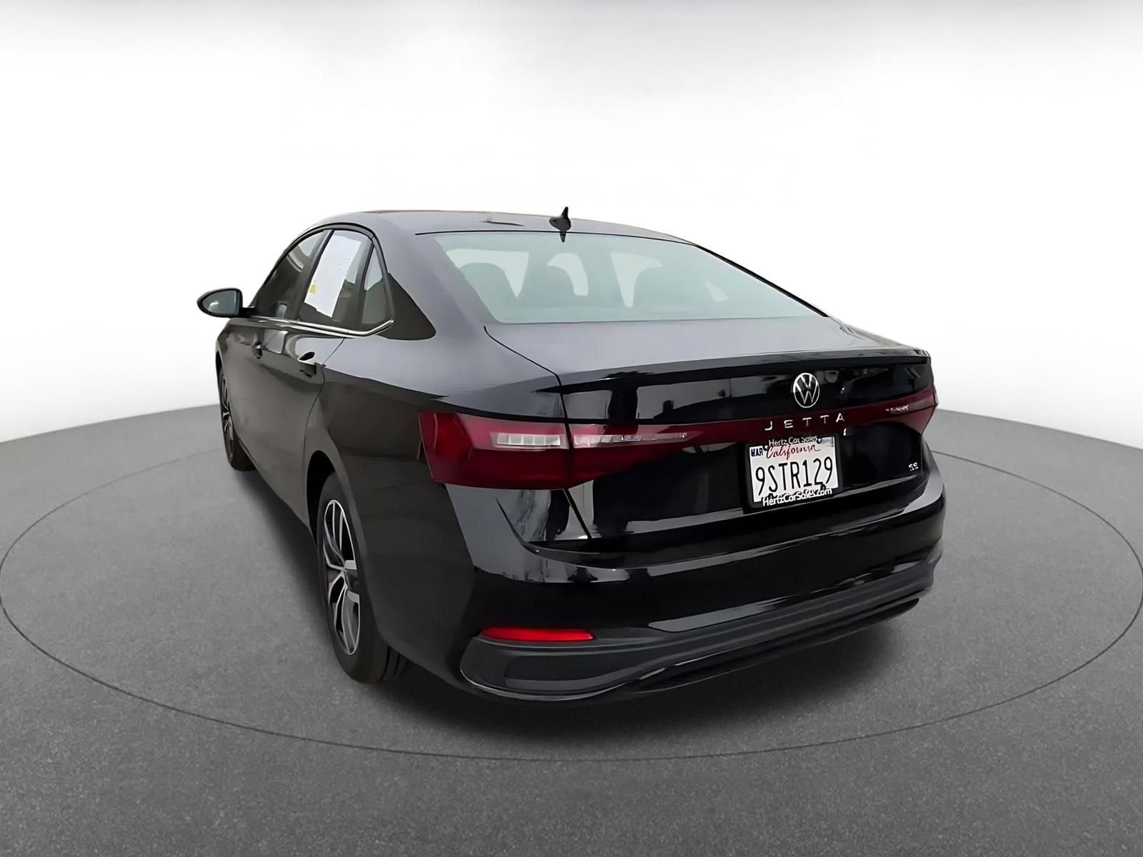 Used 2025 Volkswagen Jetta SE image 11