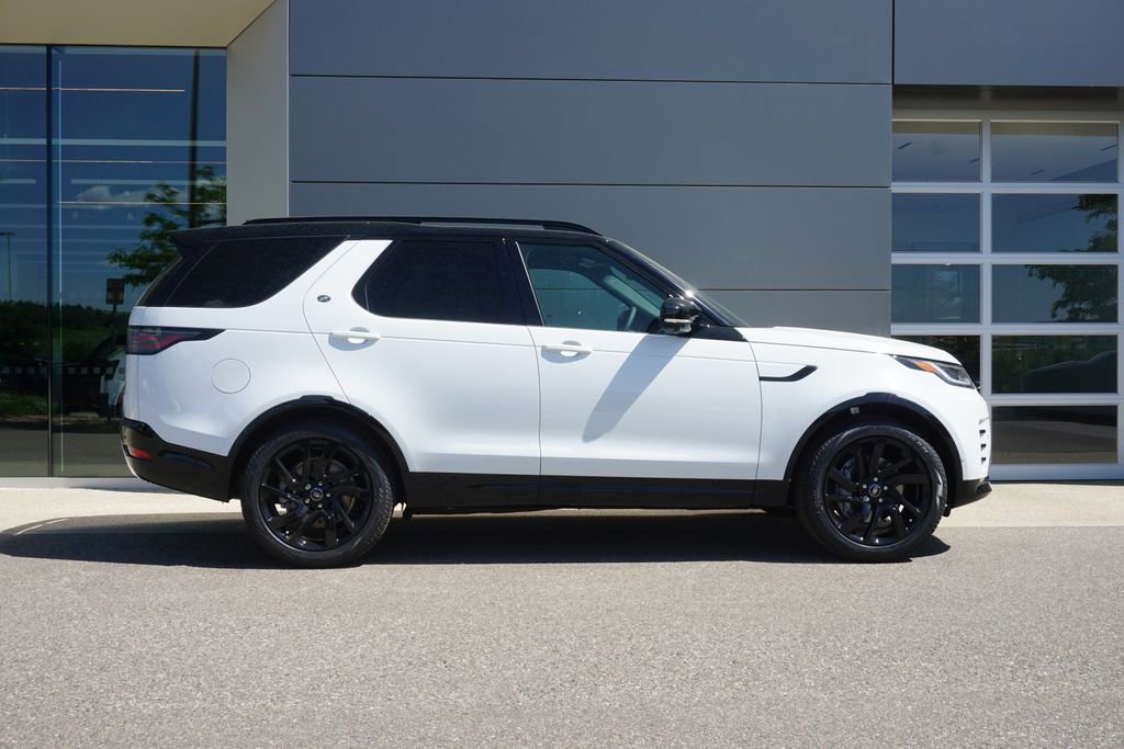 New 2025 Land Rover Discovery Dynamic SE image 7