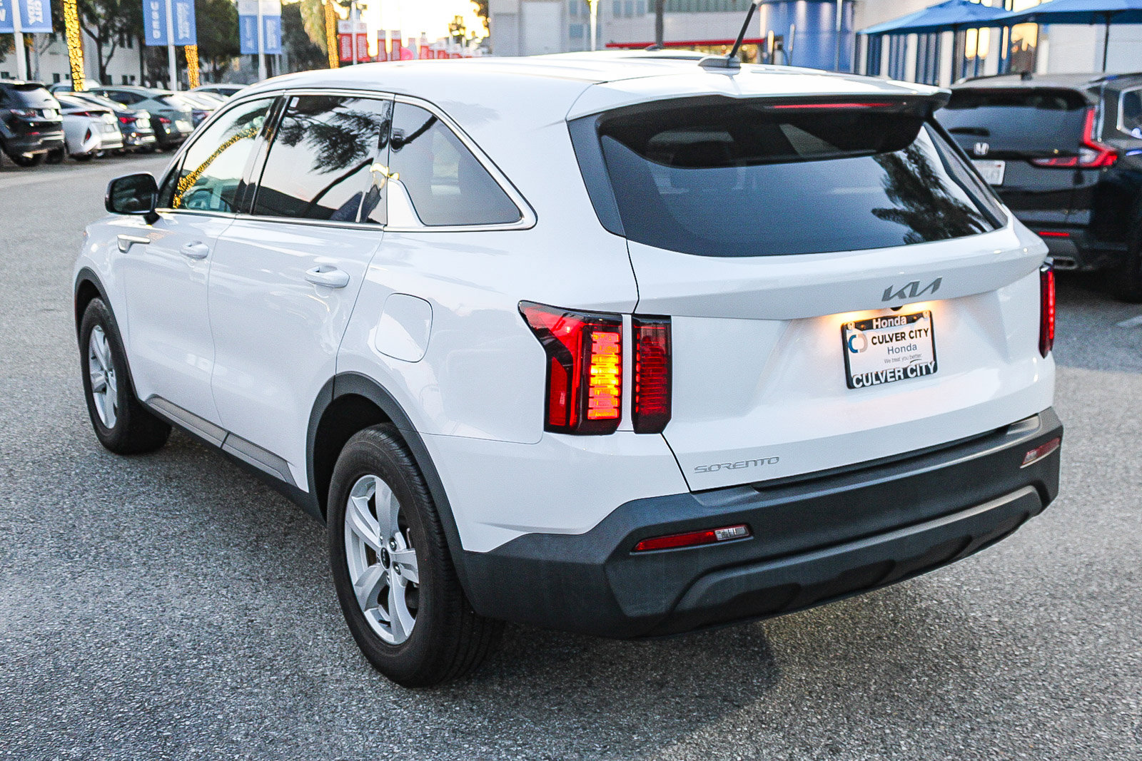 Used 2023 Kia Sorento LX image 6