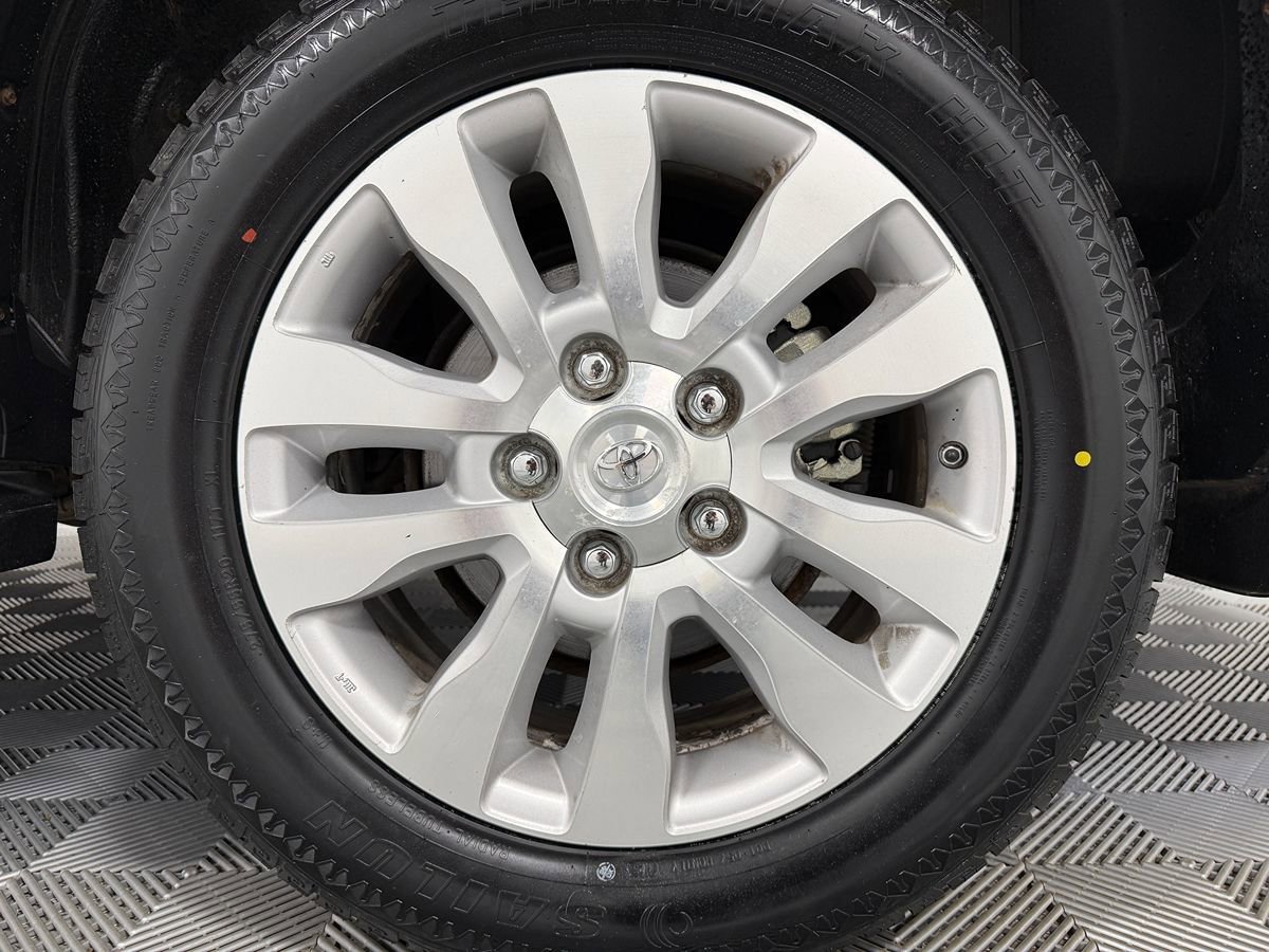 Used 2017 Toyota Sequoia Platinum AWD/4WD image 37