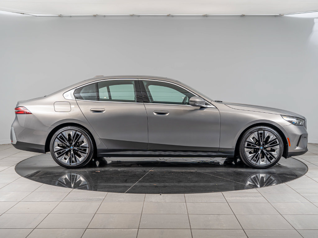 Certified 2025 BMW 530i xDrive w/ Premium Package AWD/4WD image 11