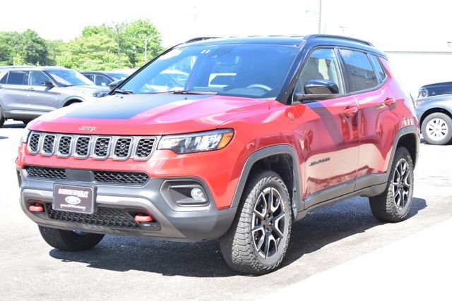 Used 2025 Jeep Compass Trailhawk AWD/4WD image 15