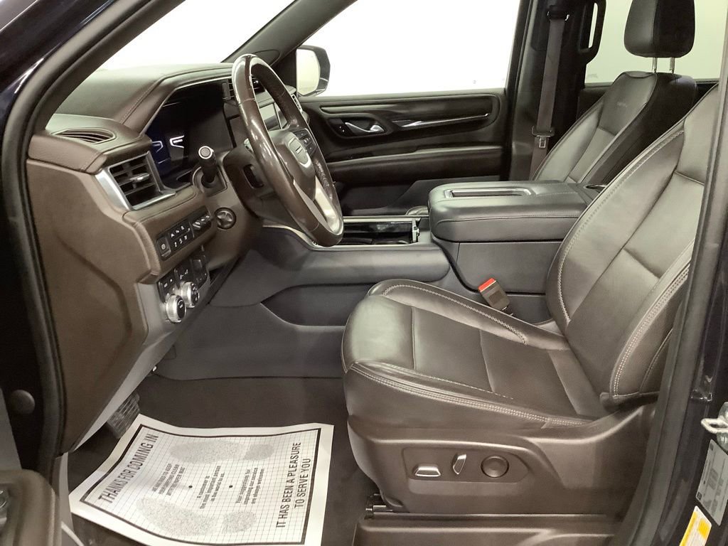Used 2022 GMC Yukon XL Denali w/ Denali Premium Package AWD/4WD image 11