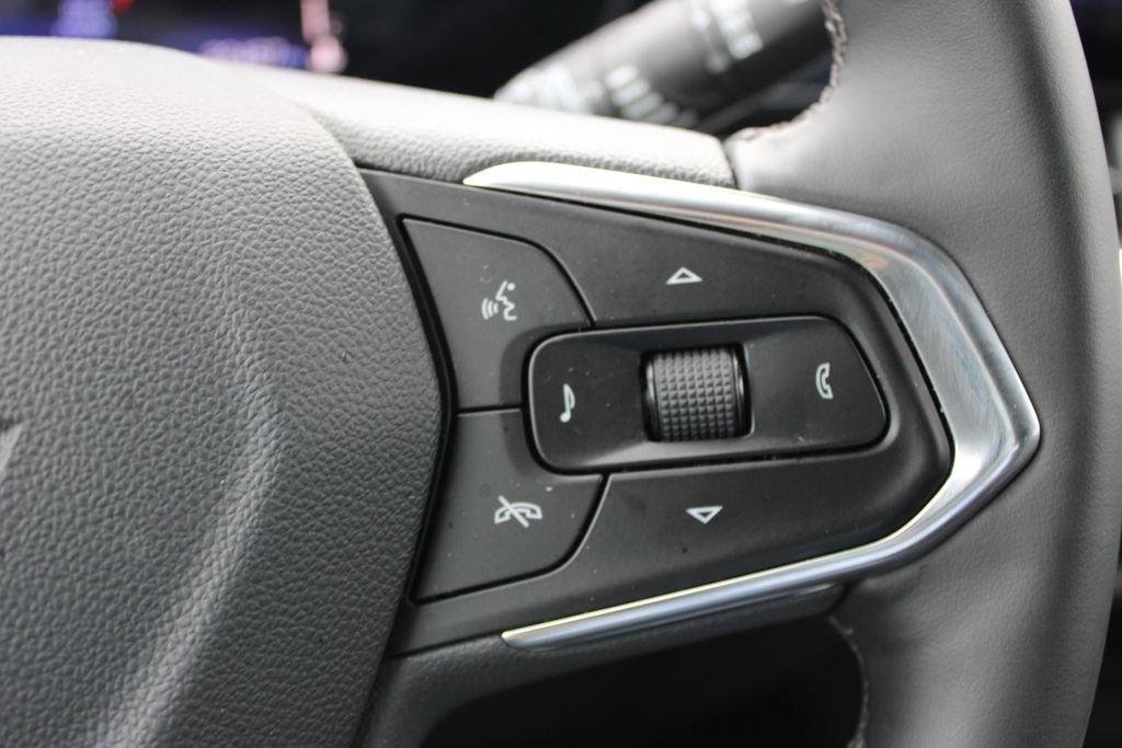 Used 2025 Chevrolet Trax LT w/ LT Convenience Package image 21