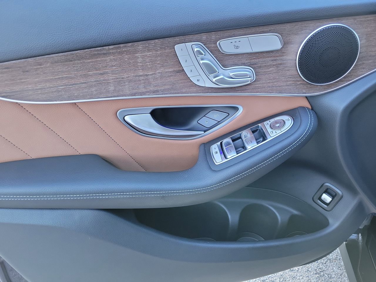 Used 2022 Mercedes-Benz GLC 300 image 21