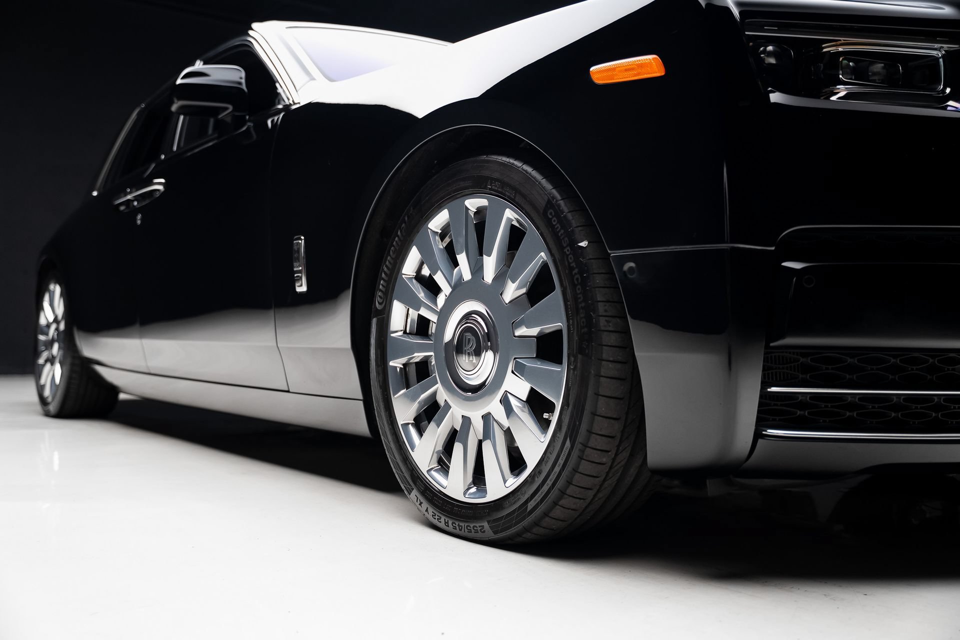 Used 2023 Rolls-Royce Phantom Sedan w/ The Phantom Package RWD image 82