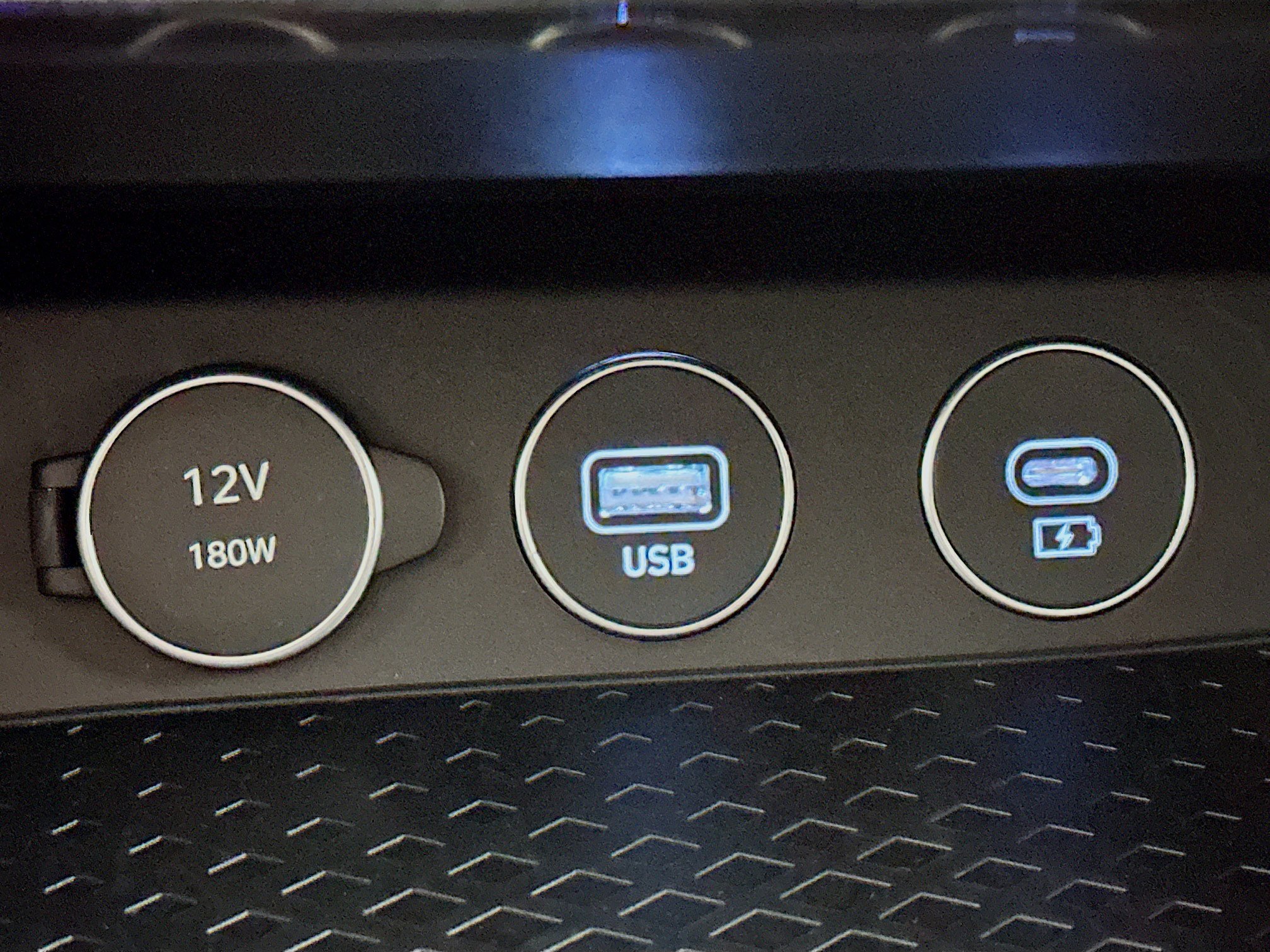 Used 2025 Genesis G70 2.5T image 26