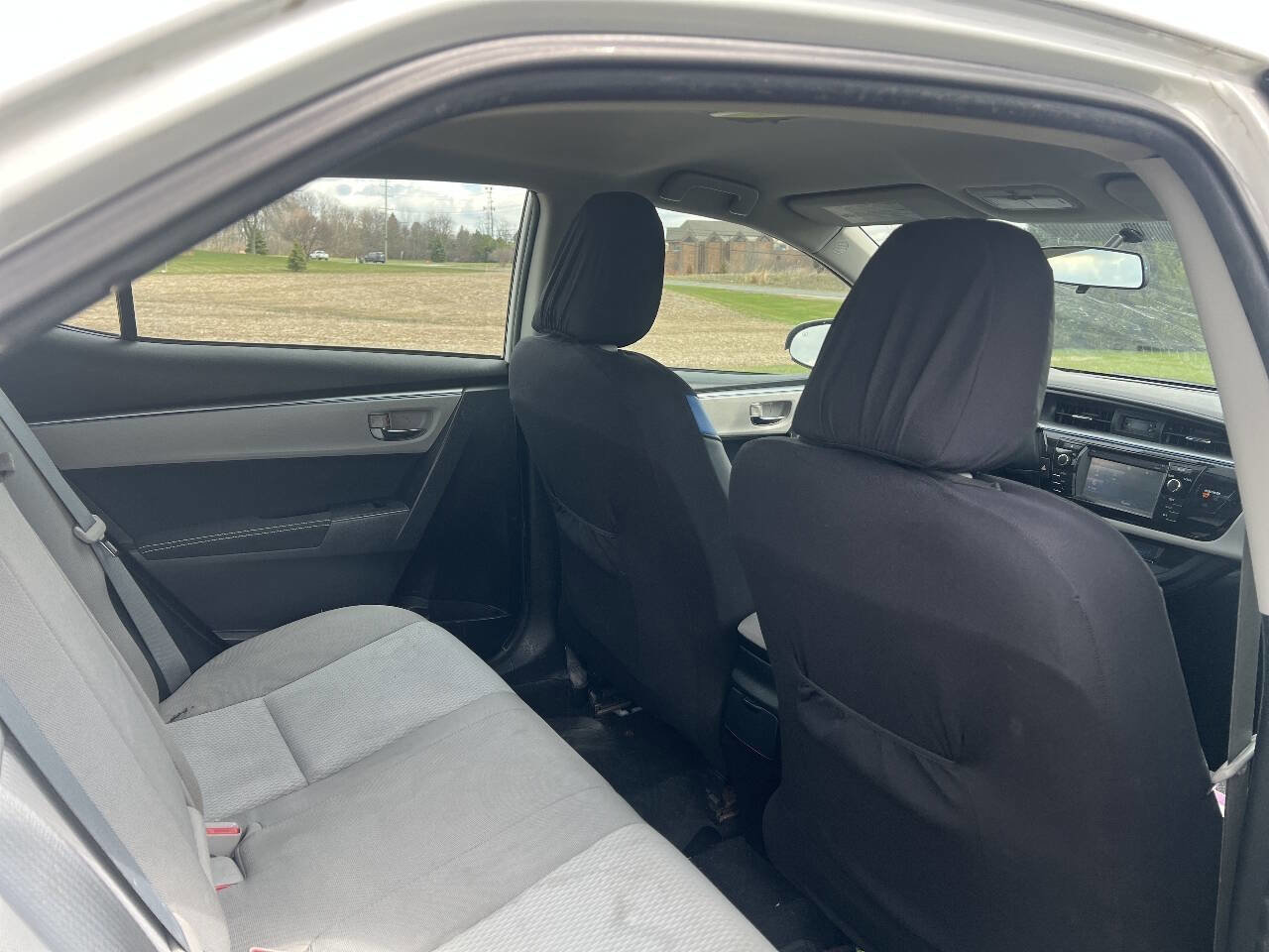 Used 2015 Toyota Corolla LE image 9